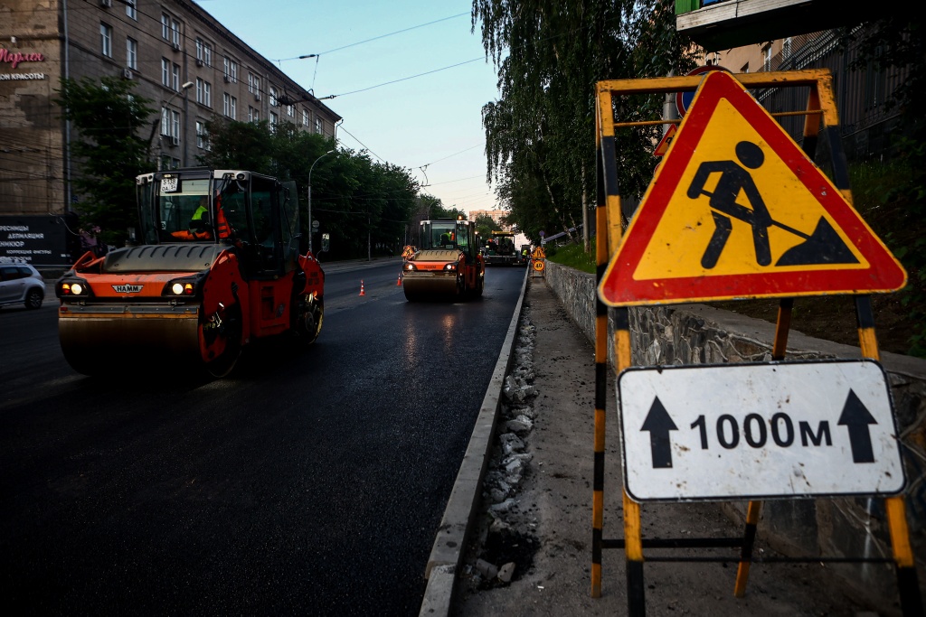 В Новосибирске на улице Писарева ремонт ведется круглосуточно