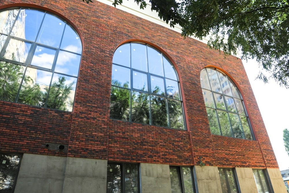 Сергей Петрин проинспектировал ход реконструкции школы №45 и капремонта школы №90 и дал ряд поручений