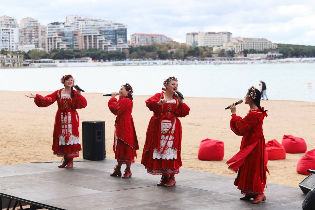 Геленджик готовится к зимнему сезону: пляжи станут центром активного отдыха