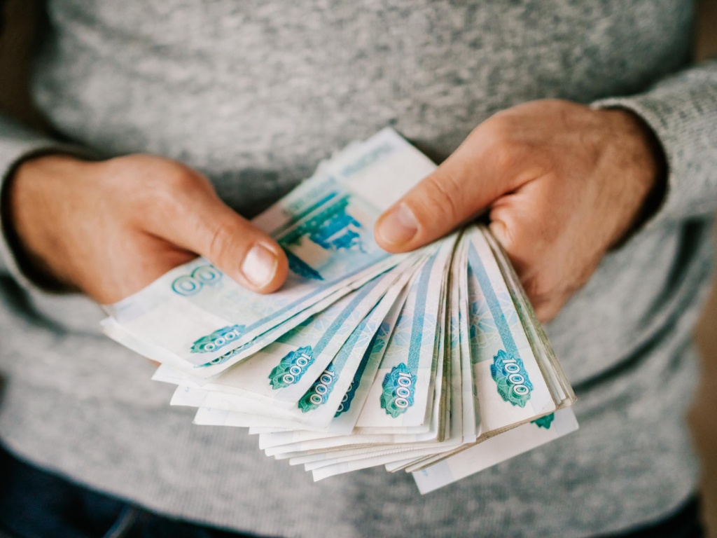 Крупный российский бизнес решил перенести выплаты годовых премий из-за налогов