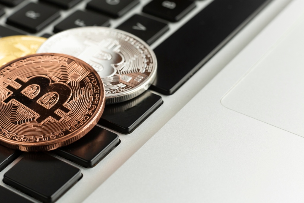 Стоимость биткоина упала до 38,8 тысячи долларов Стоимость биткоина упала до 38,8 тысячи долларов