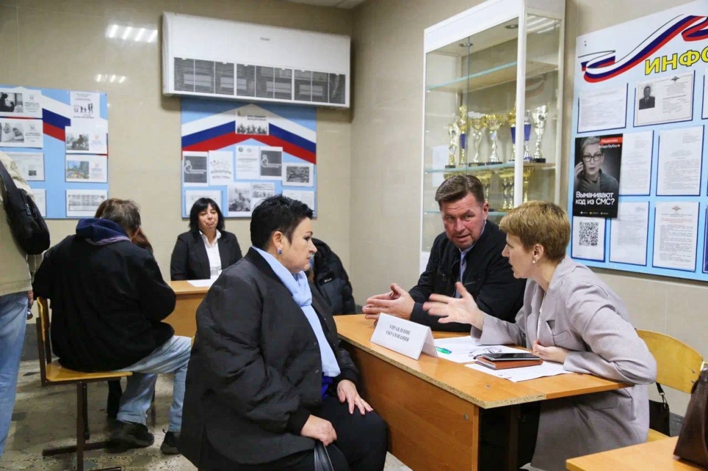 Выездные мобильные приёмные администрации Геленджика: эффективный диалог с жителями