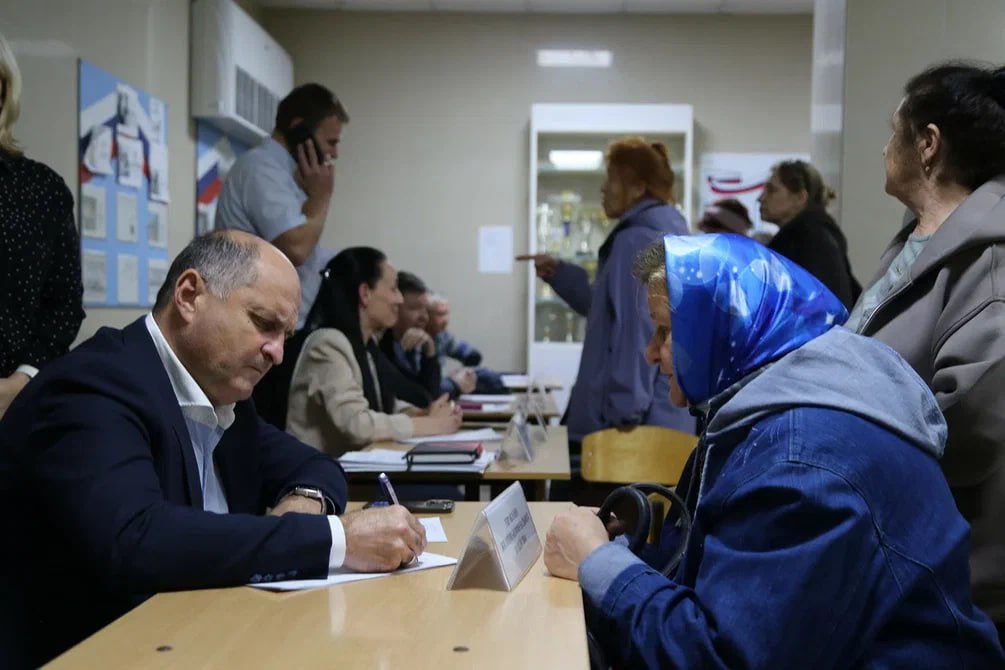 Выездные мобильные приёмные администрации Геленджика: эффективный диалог с жителями