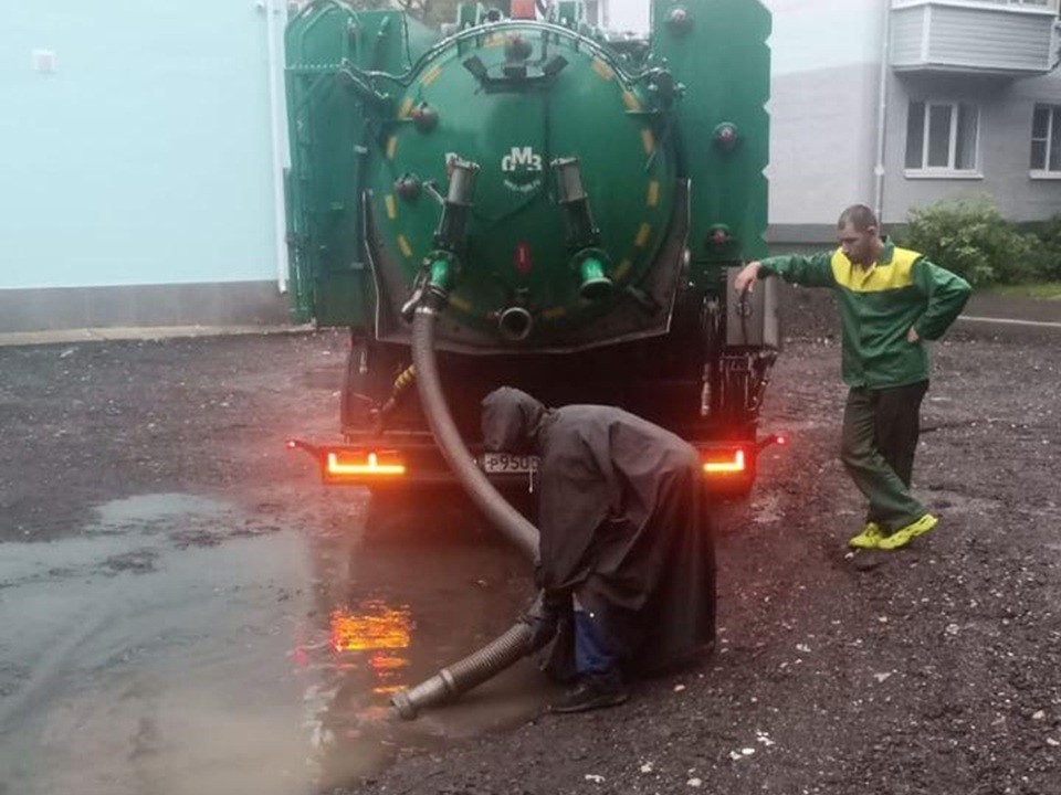 Коммунальные службы подмосковного Пушкинского ликвидировали засоры и подтопления у социальных объектов и жилых домов
