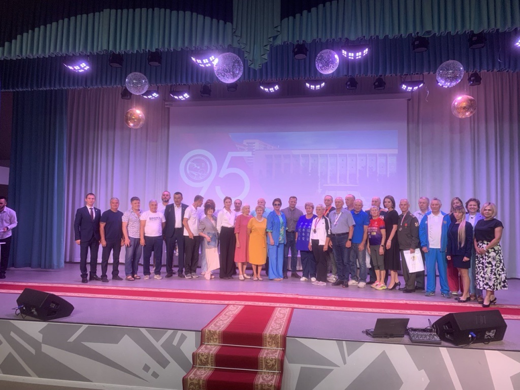 В Новосибирске ветеранов спорта Октябрьского района поздравили депутаты В Новосибирске ветеранов спорта Октябрьского района поздравили депутаты