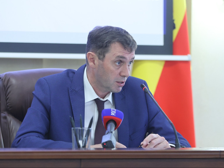 Мэр Воронежа Сергей Петрин провёл еженедельное планерное совещание: итоги отопительного сезона, подготовка к ЕГЭ и развитие экономики города Мэр Воронежа Сергей Петрин провёл еженедельное планерное совещание: итоги отопительного сезона, подготовка к ЕГЭ и развитие экономики города