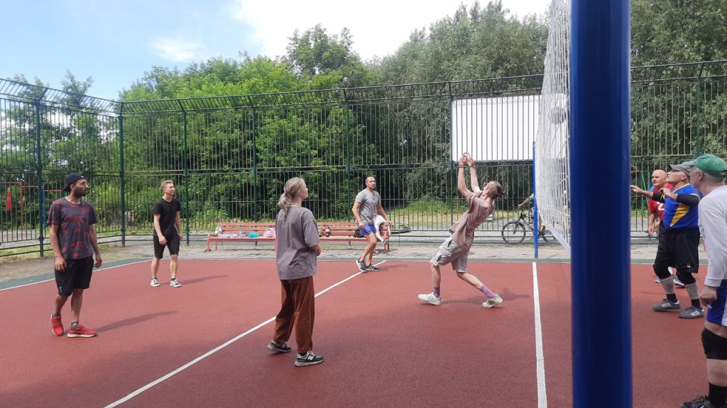 При поддержке депутата горсовета Новосибирска Александра Савельева прошёл турнир по волейболу