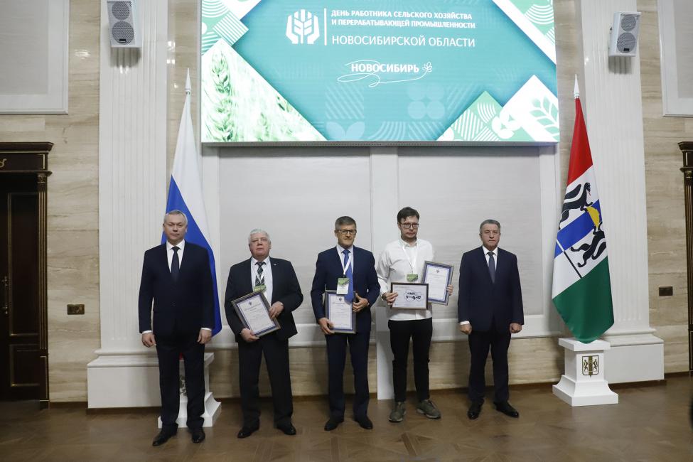 Председатель Заксобрания Новосибирской области Андрей Шимкив поздравил аграриев с профессиональным праздником Председатель Заксобрания Новосибирской области Андрей Шимкив поздравил аграриев с профессиональным праздником