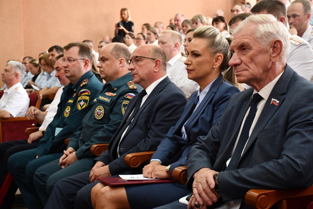 90 лет на страже безопасности: Александр Кузьмичёв поздравил сотрудников ГИБДД с юбилеем службы 90 лет на страже безопасности: Александр Кузьмичёв поздравил сотрудников ГИБДД с юбилеем службы