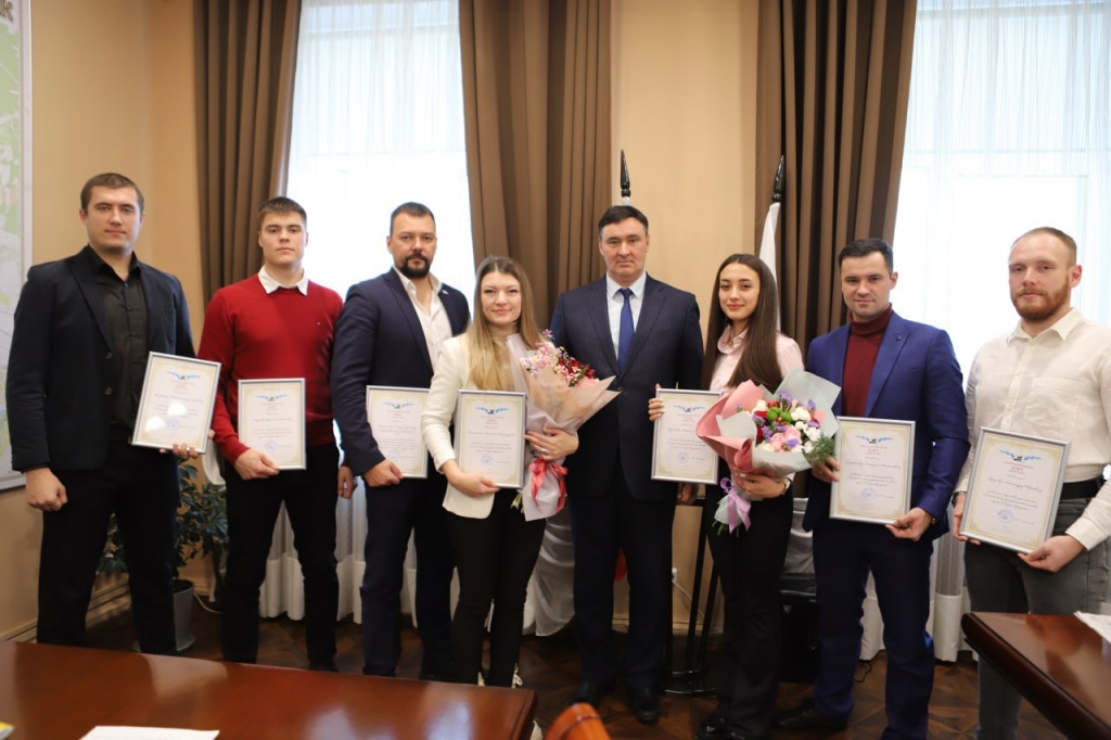 Мэр Иркутска наградил победителей и призеров Чемпионата Мира по всестилевому каратэ Мэр Иркутска наградил победителей и призеров Чемпионата Мира по всестилевому каратэ