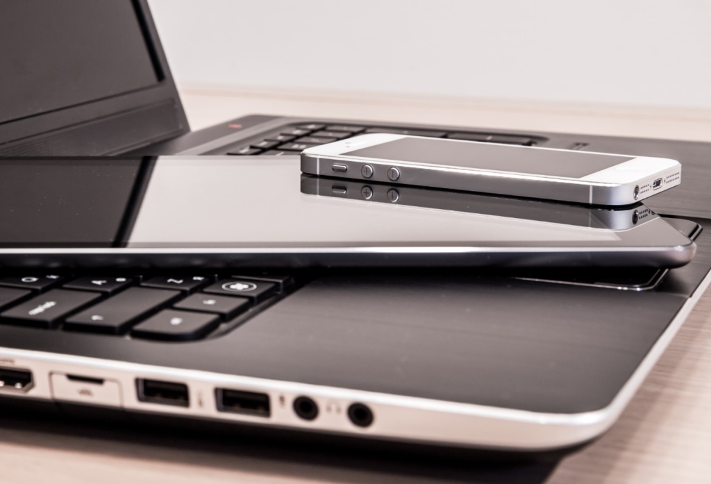 РБК: средства Yandex и Ozon могут использовать для поддержки производителей электроники