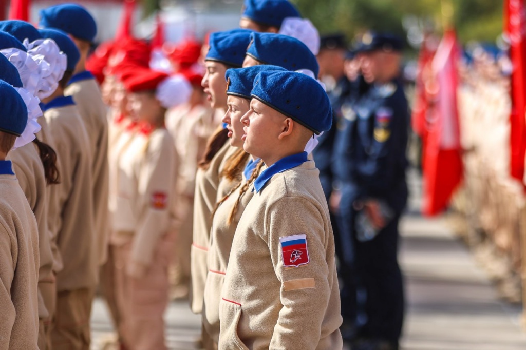Торжественное посвящение в юнармейцы прошло на Адмиралтейской площади Воронежа