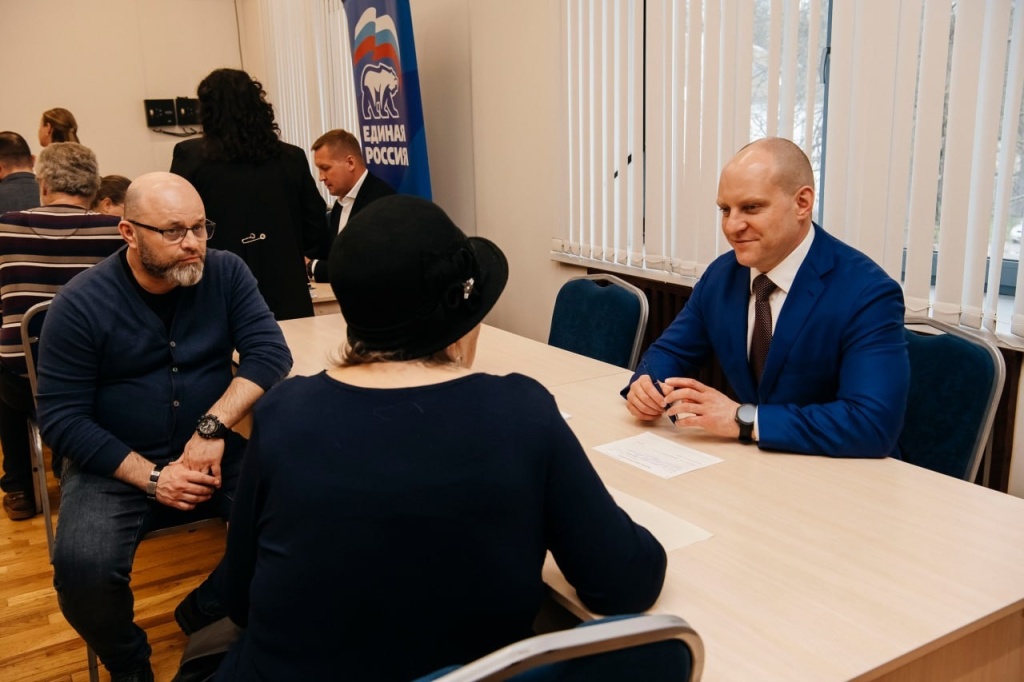 «Выездная администрация» в подмосковном Правдинском: жители обсудили с властями вопросы ЖКХ, благоустройства и поддержки участников СВО»