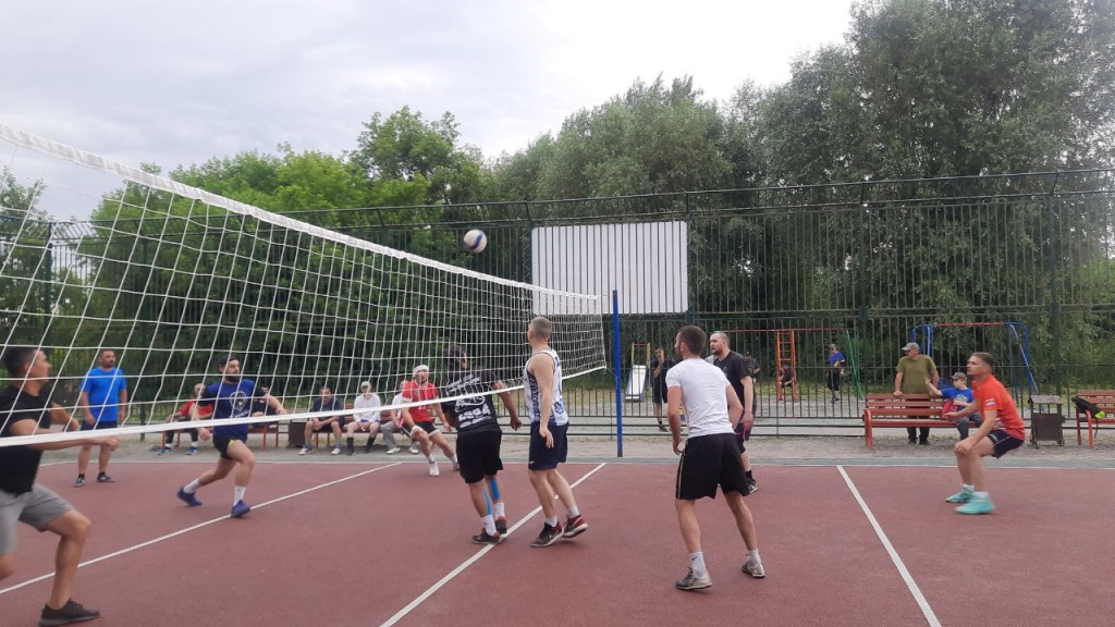 При поддержке депутата горсовета Новосибирска Александра Савельева прошёл турнир по волейболу